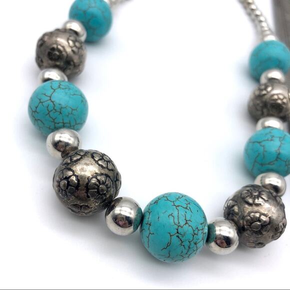 Howlite and silver tone necklace with extender - Picture 4 of 4